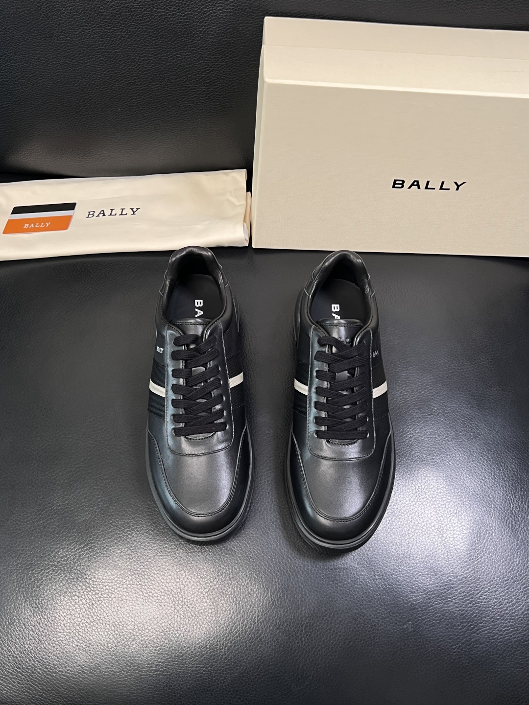 BALLY  高品质  顶级工艺品  巴利 专柜同原厂配置 ，鞋面意大利进口牛皮面料，进口水染牛皮里垫 