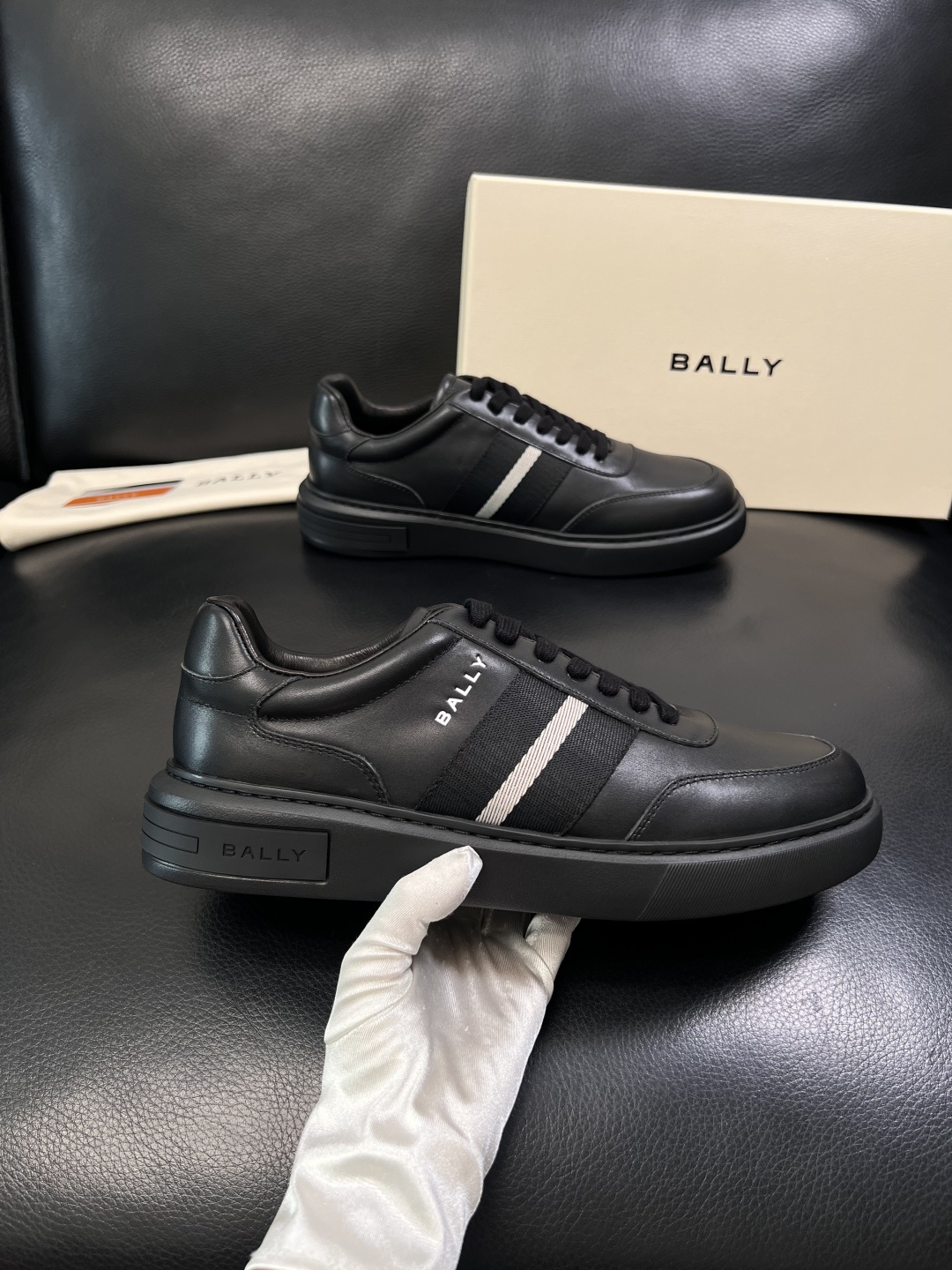 BALLY  高品质  顶级工艺品  巴利 专柜同原厂配置 ，鞋面意大利进口牛皮面料，进口水染牛皮里垫 