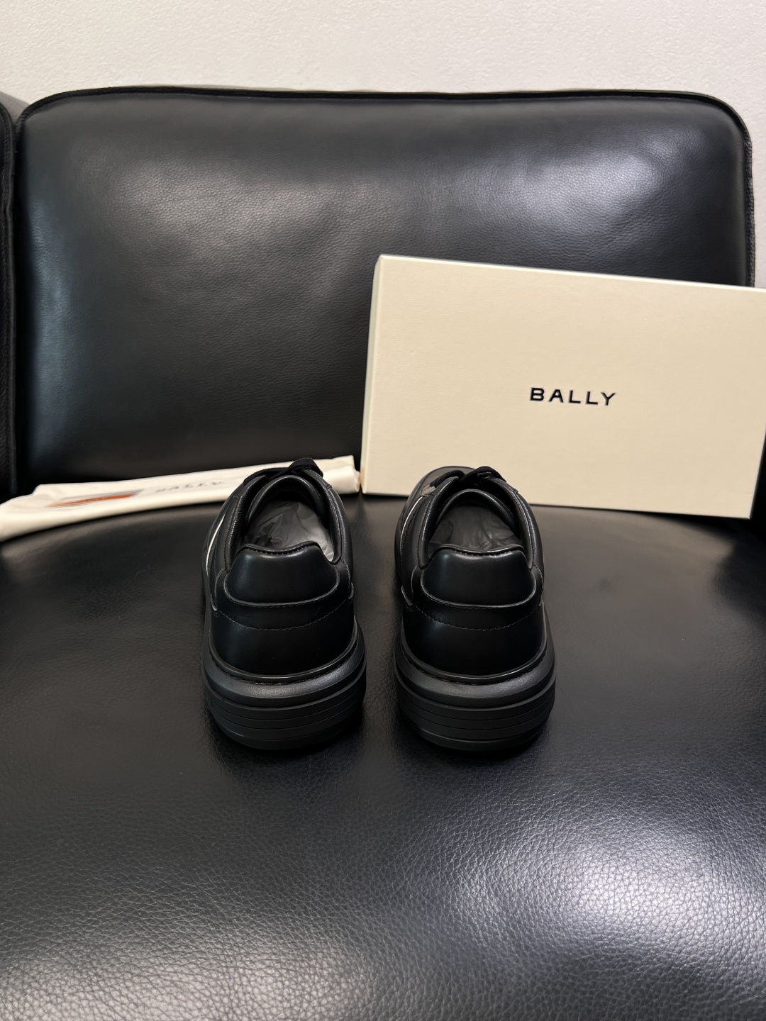 BALLY  高品质  顶级工艺品  巴利 专柜同原厂配置 ，鞋面意大利进口牛皮面料，进口水染牛皮里垫 