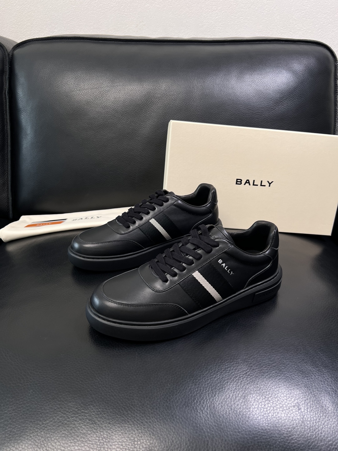 BALLY  高品质  顶级工艺品  巴利 专柜同原厂配置 ，鞋面意大利进口牛皮面料，进口水染牛皮里垫 