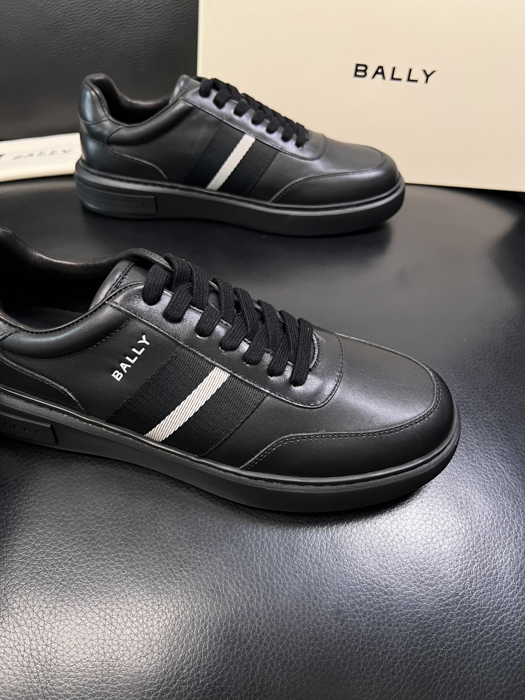 BALLY  高品质  顶级工艺品  巴利 专柜同原厂配置 ，鞋面意大利进口牛皮面料，进口水染牛皮里垫 