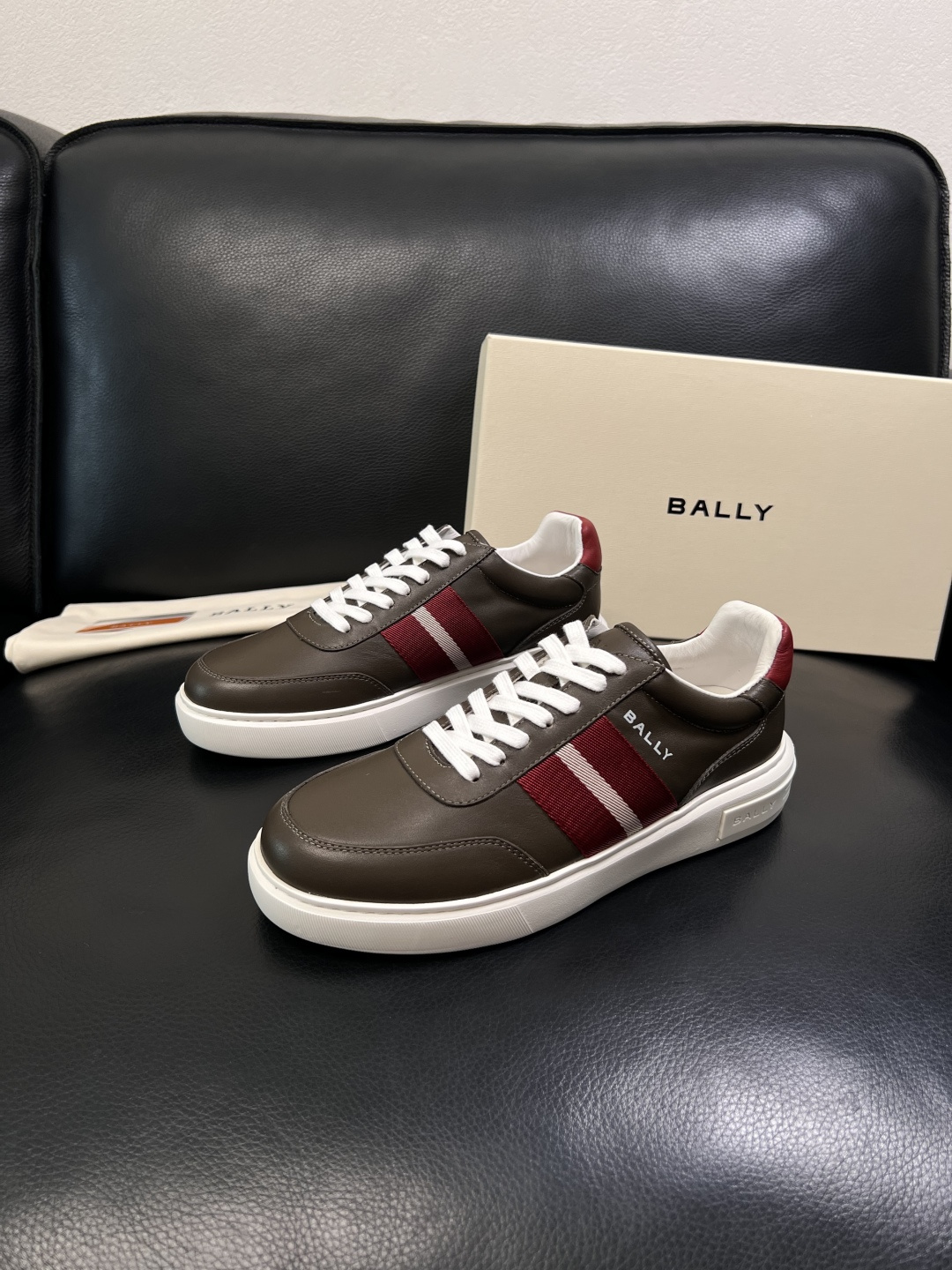 BALLY  高品质  顶级工艺品  巴利 专柜同原厂配置 ，鞋面意大利进口牛皮面料，进口水染牛皮里垫 