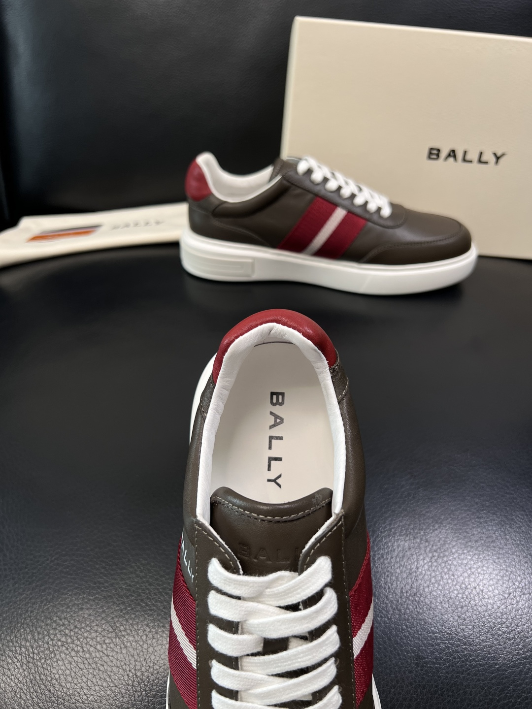 BALLY  高品质  顶级工艺品  巴利 专柜同原厂配置 ，鞋面意大利进口牛皮面料，进口水染牛皮里垫 