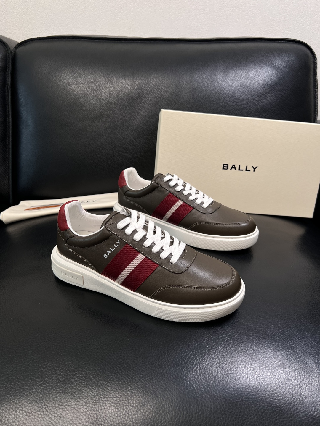 BALLY  高品质  顶级工艺品  巴利 专柜同原厂配置 ，鞋面意大利进口牛皮面料，进口水染牛皮里垫 