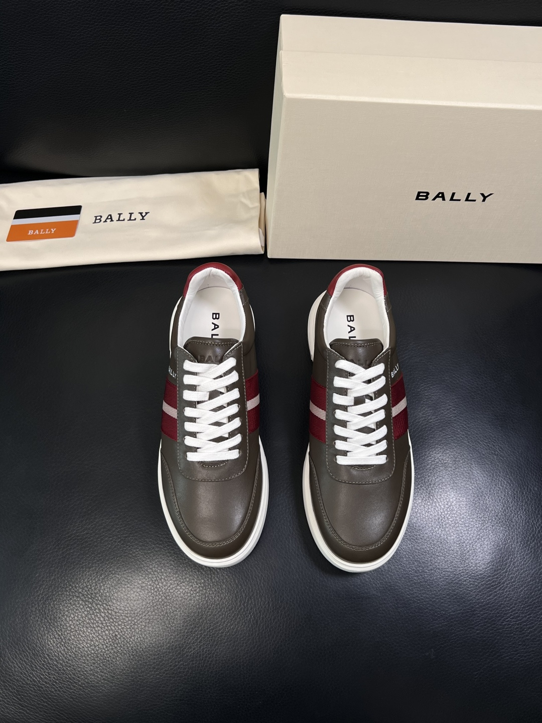 BALLY  高品质  顶级工艺品  巴利 专柜同原厂配置 ，鞋面意大利进口牛皮面料，进口水染牛皮里垫 