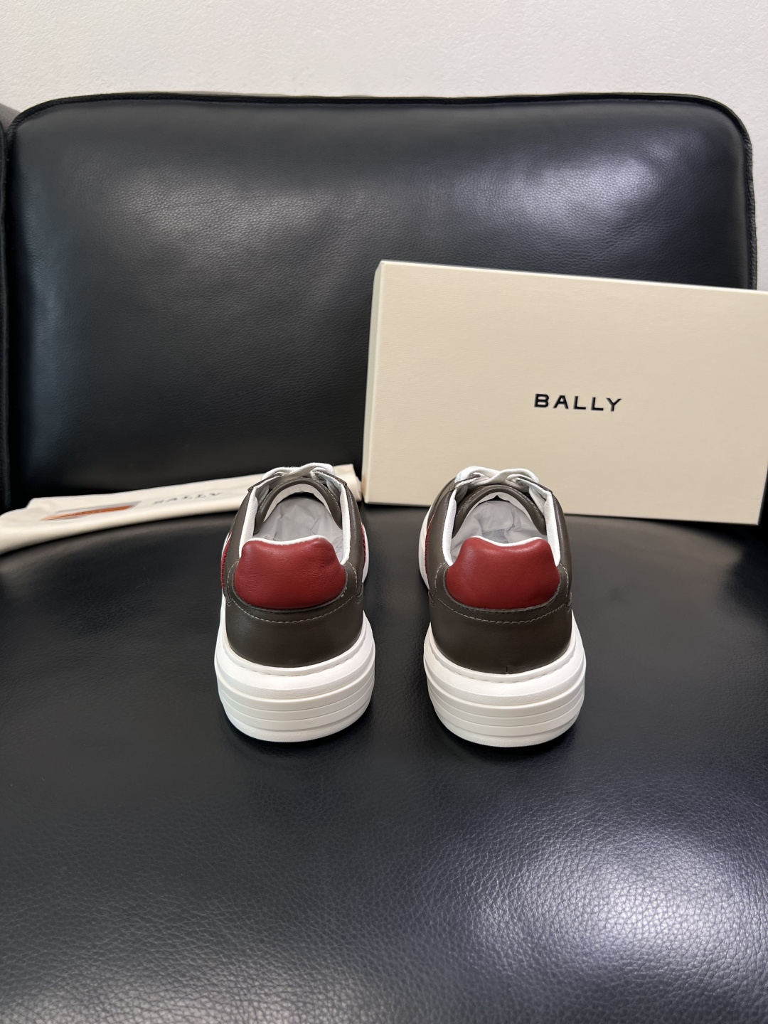 BALLY  高品质  顶级工艺品  巴利 专柜同原厂配置 ，鞋面意大利进口牛皮面料，进口水染牛皮里垫 