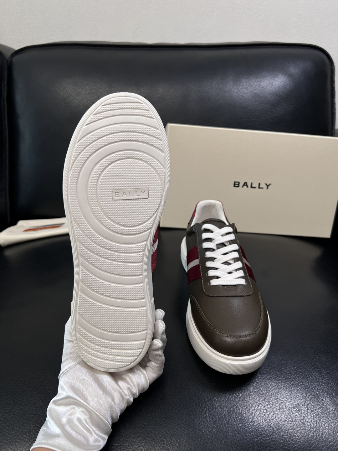 BALLY  高品质  顶级工艺品  巴利 专柜同原厂配置 ，鞋面意大利进口牛皮面料，进口水染牛皮里垫 