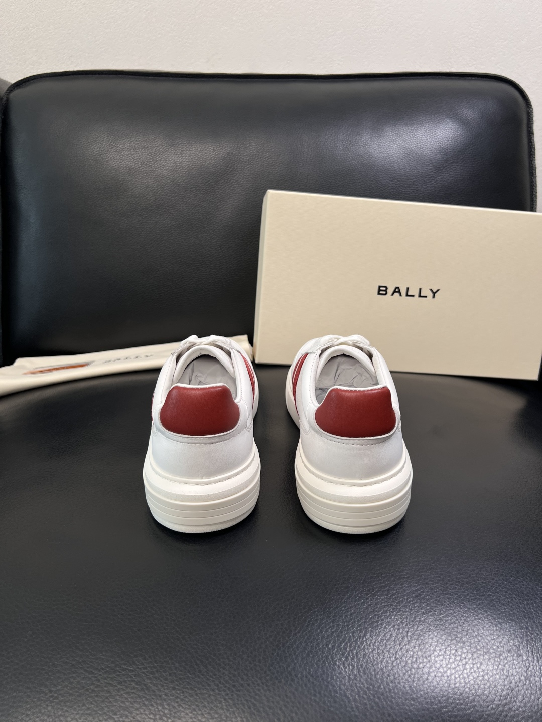 BALLY  高品质  顶级工艺品  巴利 专柜同原厂配置 ，鞋面意大利进口牛皮面料，进口水染牛皮里垫 