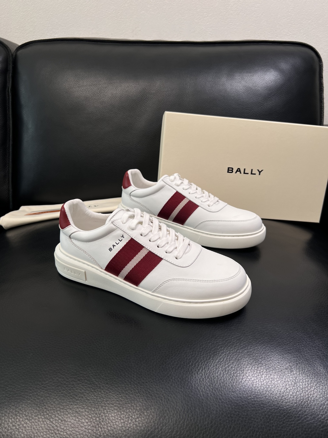 BALLY  高品质  顶级工艺品  巴利 专柜同原厂配置 ，鞋面意大利进口牛皮面料，进口水染牛皮里垫 