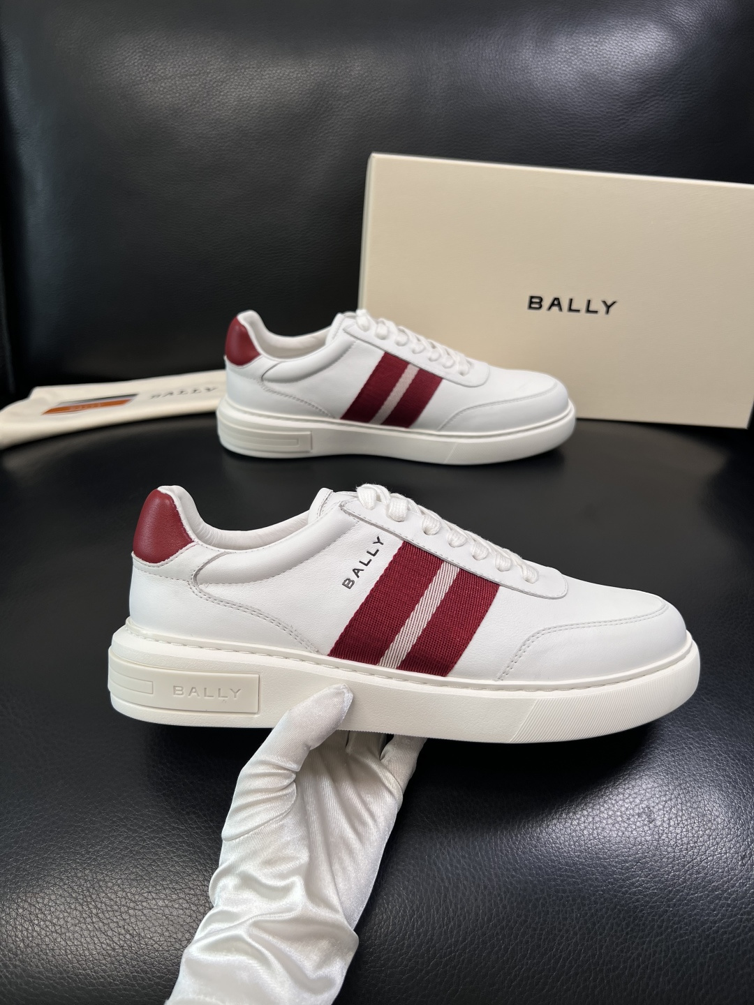BALLY  高品质  顶级工艺品  巴利 专柜同原厂配置 ，鞋面意大利进口牛皮面料，进口水染牛皮里垫 