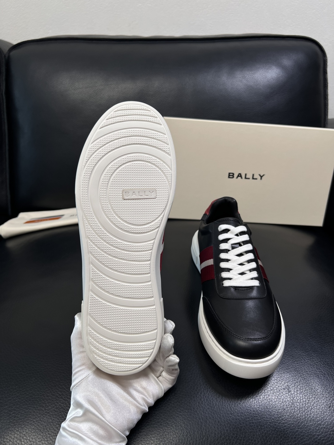 BALLY  高品质  顶级工艺品  巴利 专柜同原厂配置 ，鞋面意大利进口牛皮面料，进口水染牛皮里垫 
