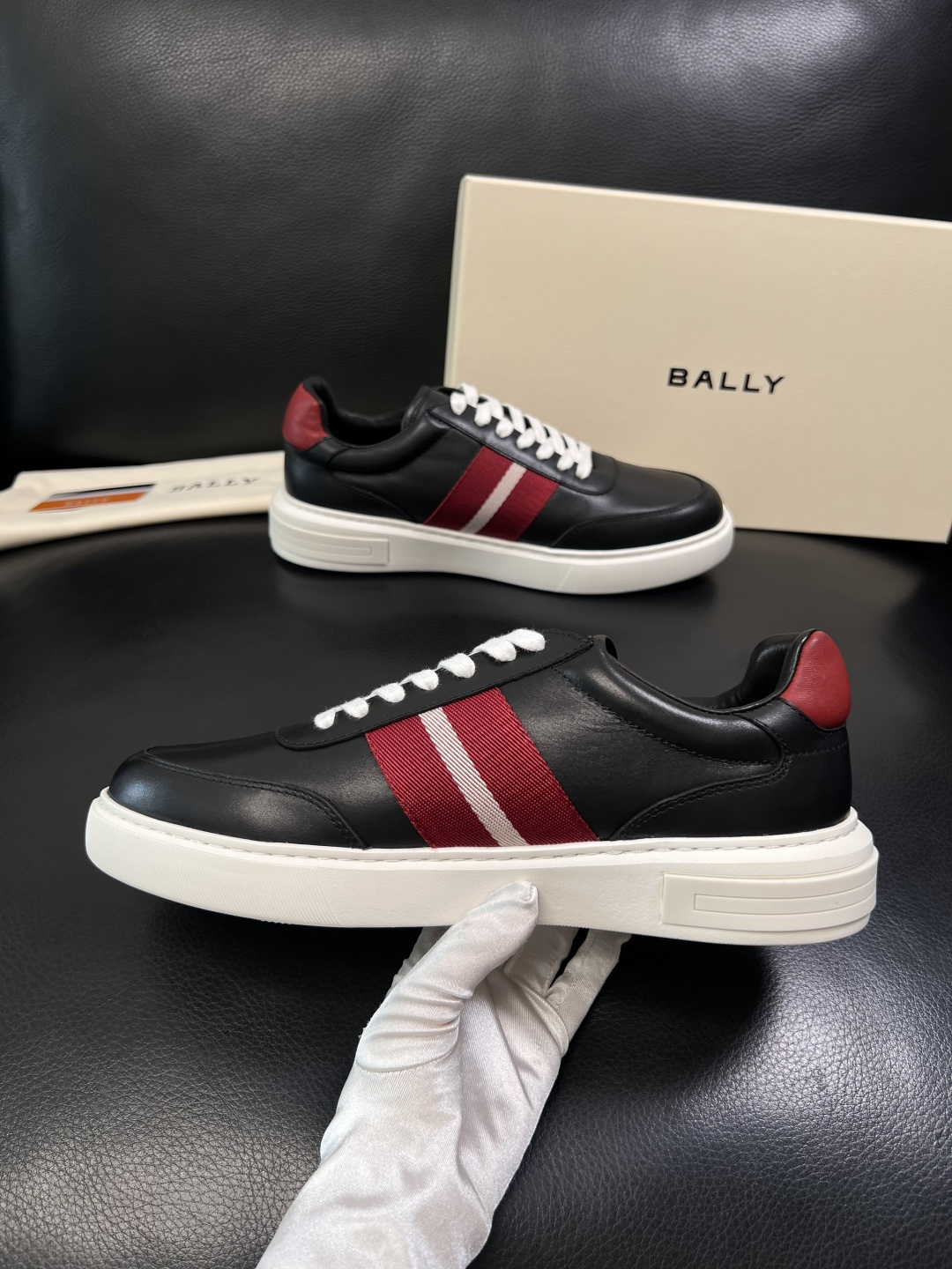 BALLY  高品质  顶级工艺品  巴利 专柜同原厂配置 ，鞋面意大利进口牛皮面料，进口水染牛皮里垫 