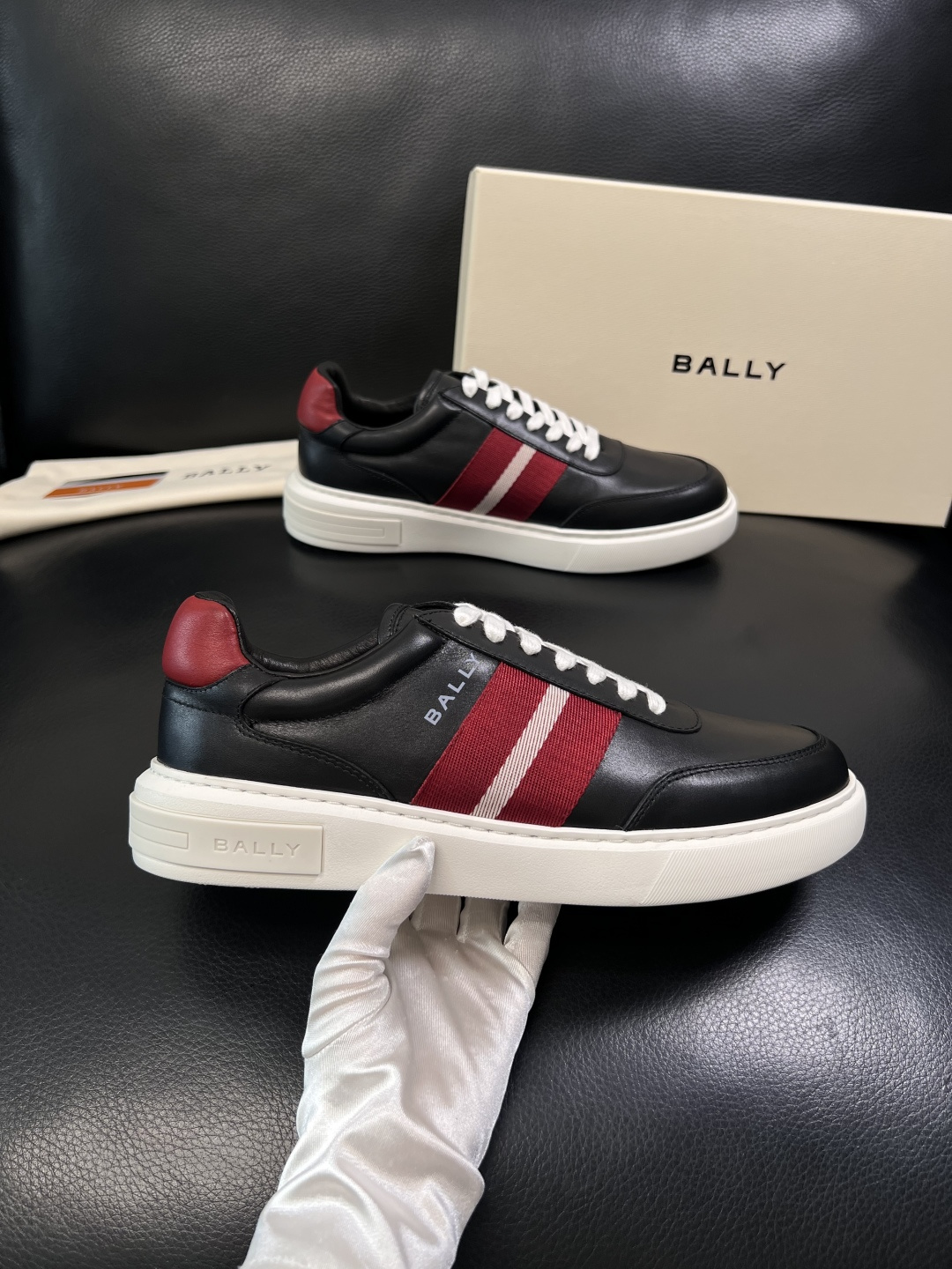 BALLY  高品质  顶级工艺品  巴利 专柜同原厂配置 ，鞋面意大利进口牛皮面料，进口水染牛皮里垫 