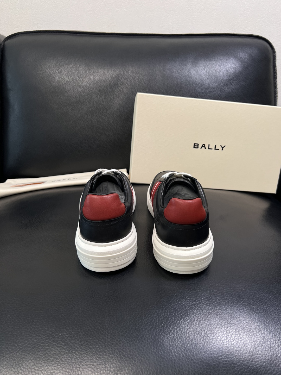 BALLY  高品质  顶级工艺品  巴利 专柜同原厂配置 ，鞋面意大利进口牛皮面料，进口水染牛皮里垫 