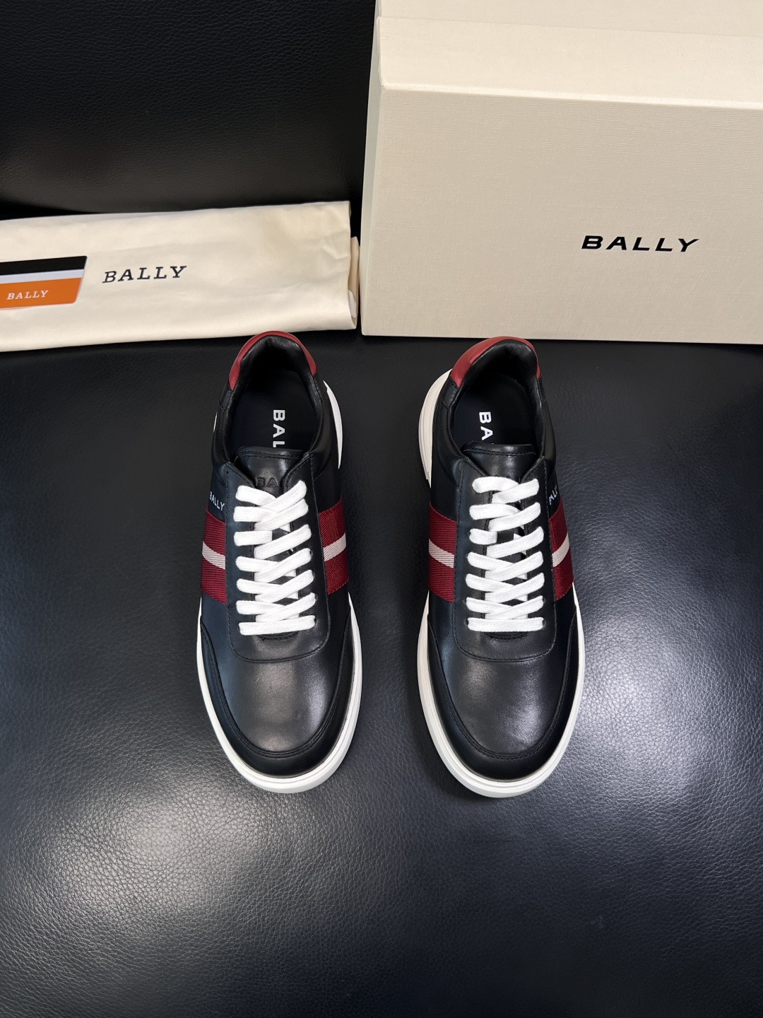 BALLY  高品质  顶级工艺品  巴利 专柜同原厂配置 ，鞋面意大利进口牛皮面料，进口水染牛皮里垫 