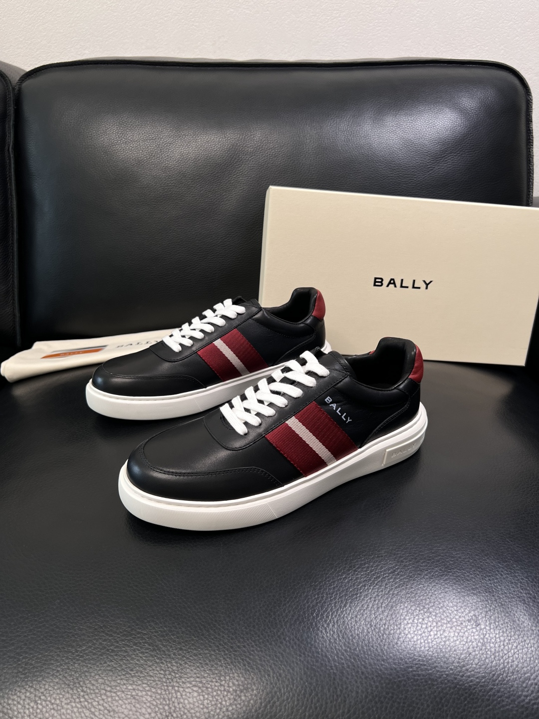 BALLY  高品质  顶级工艺品  巴利 专柜同原厂配置 ，鞋面意大利进口牛皮面料，进口水染牛皮里垫 