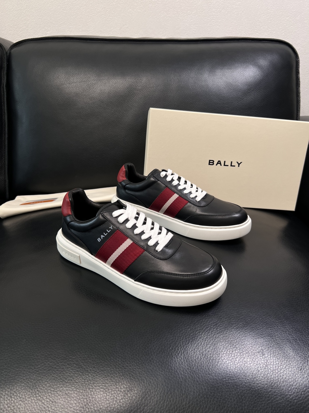 BALLY  高品质  顶级工艺品  巴利 专柜同原厂配置 ，鞋面意大利进口牛皮面料，进口水染牛皮里垫 
