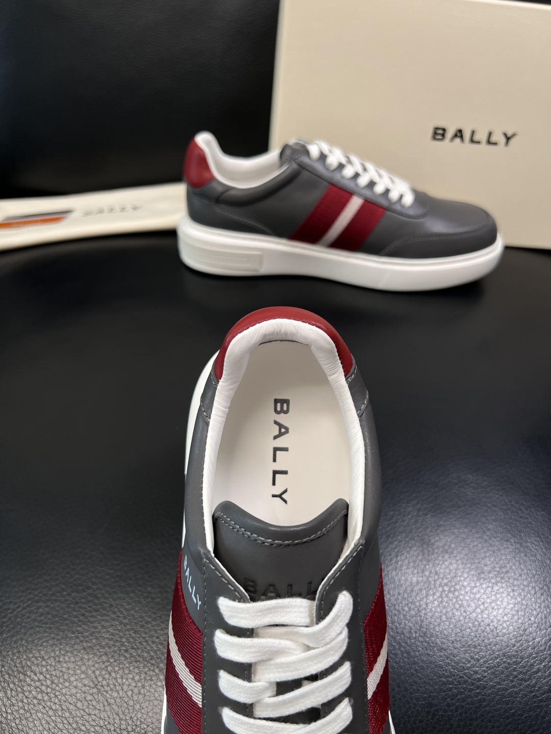 BALLY  高品质  顶级工艺品  巴利 专柜同原厂配置 ，鞋面意大利进口牛皮面料，进口水染牛皮里垫 