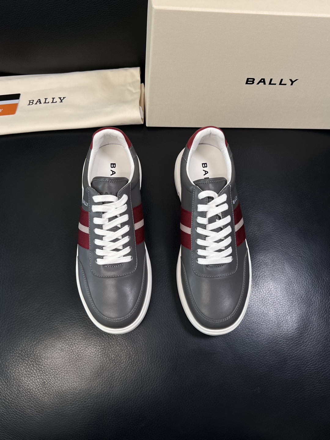 BALLY  高品质  顶级工艺品  巴利 专柜同原厂配置 ，鞋面意大利进口牛皮面料，进口水染牛皮里垫 