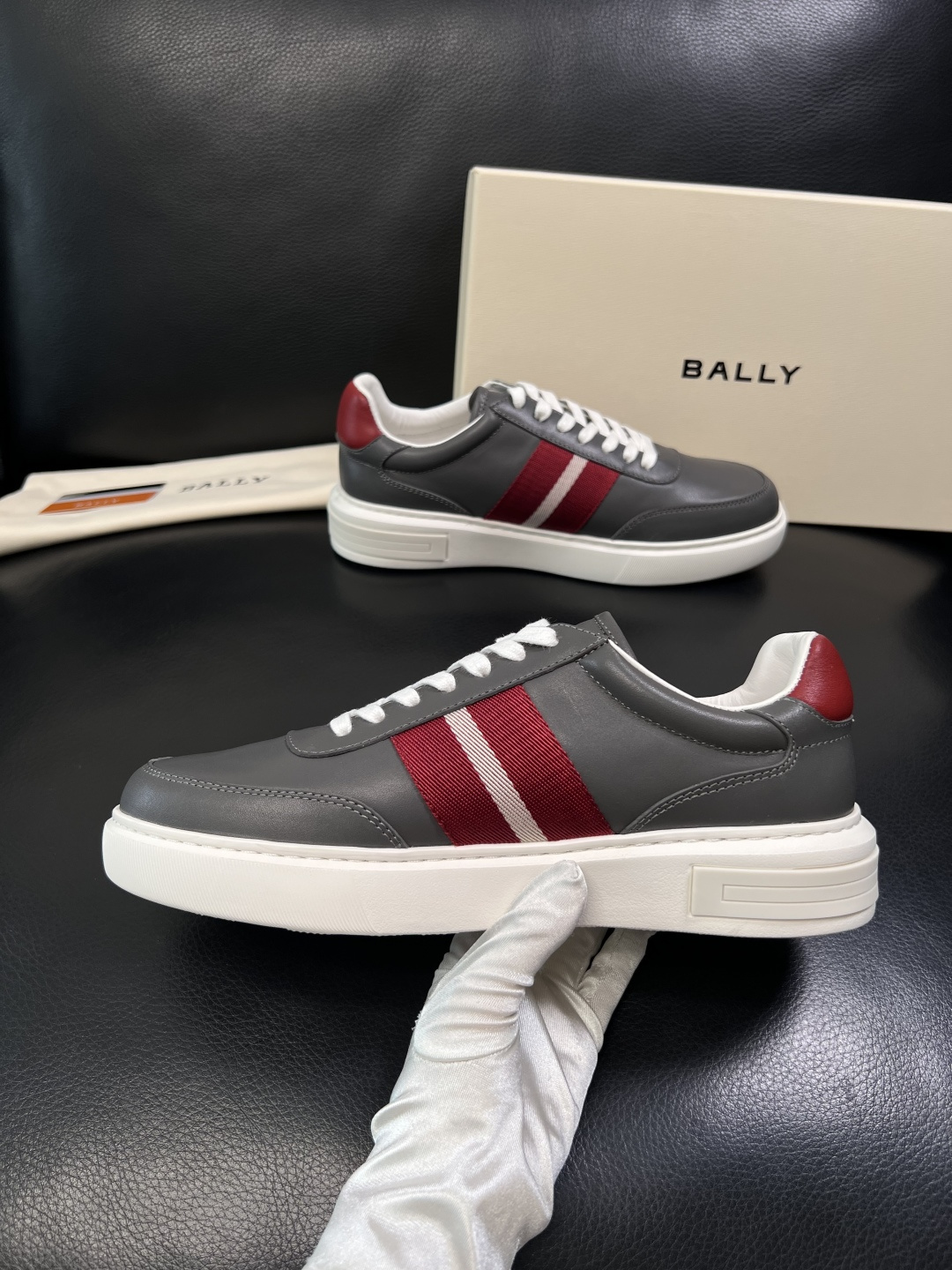 BALLY  高品质  顶级工艺品  巴利 专柜同原厂配置 ，鞋面意大利进口牛皮面料，进口水染牛皮里垫 