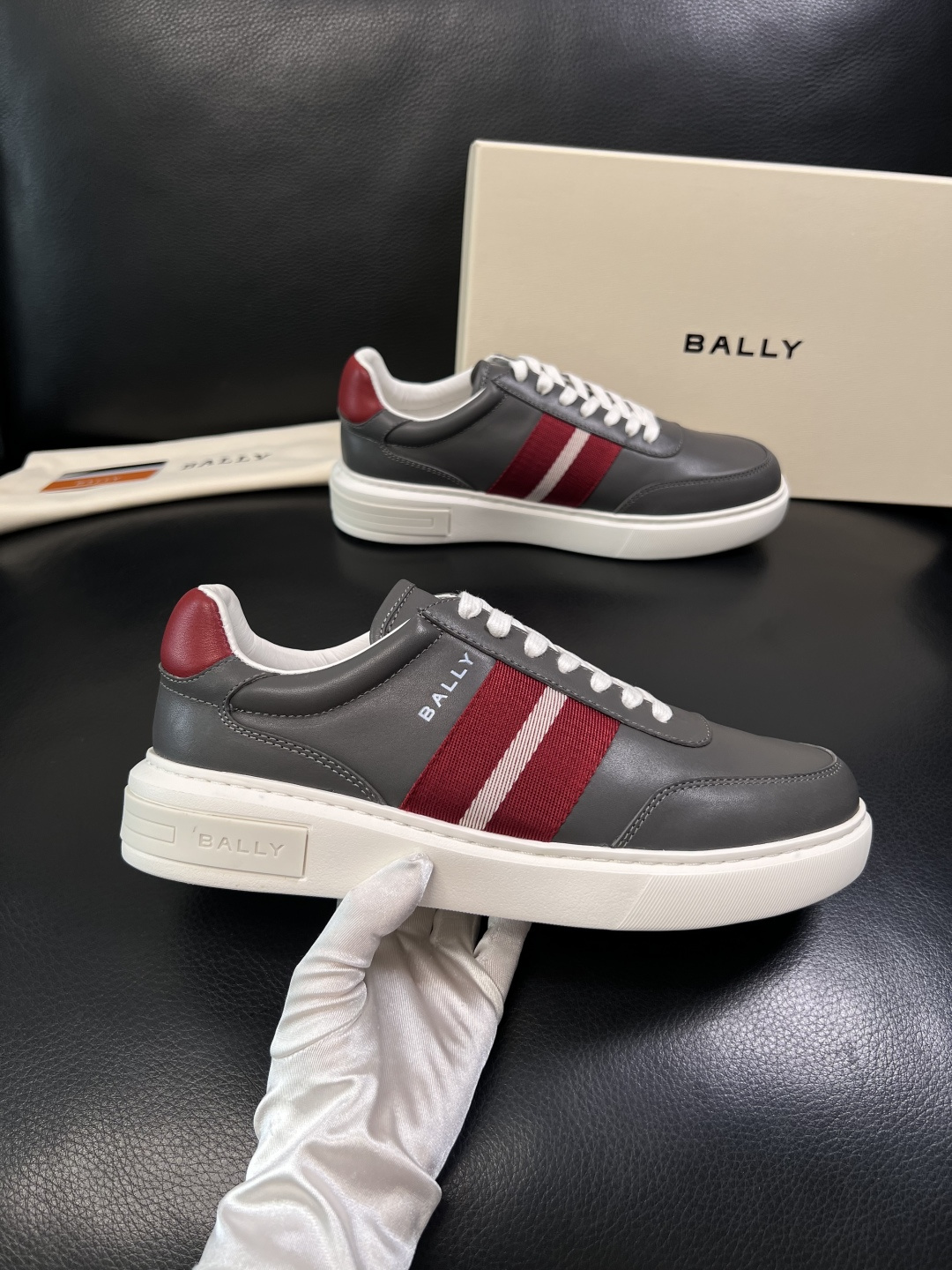 BALLY  高品质  顶级工艺品  巴利 专柜同原厂配置 ，鞋面意大利进口牛皮面料，进口水染牛皮里垫 
