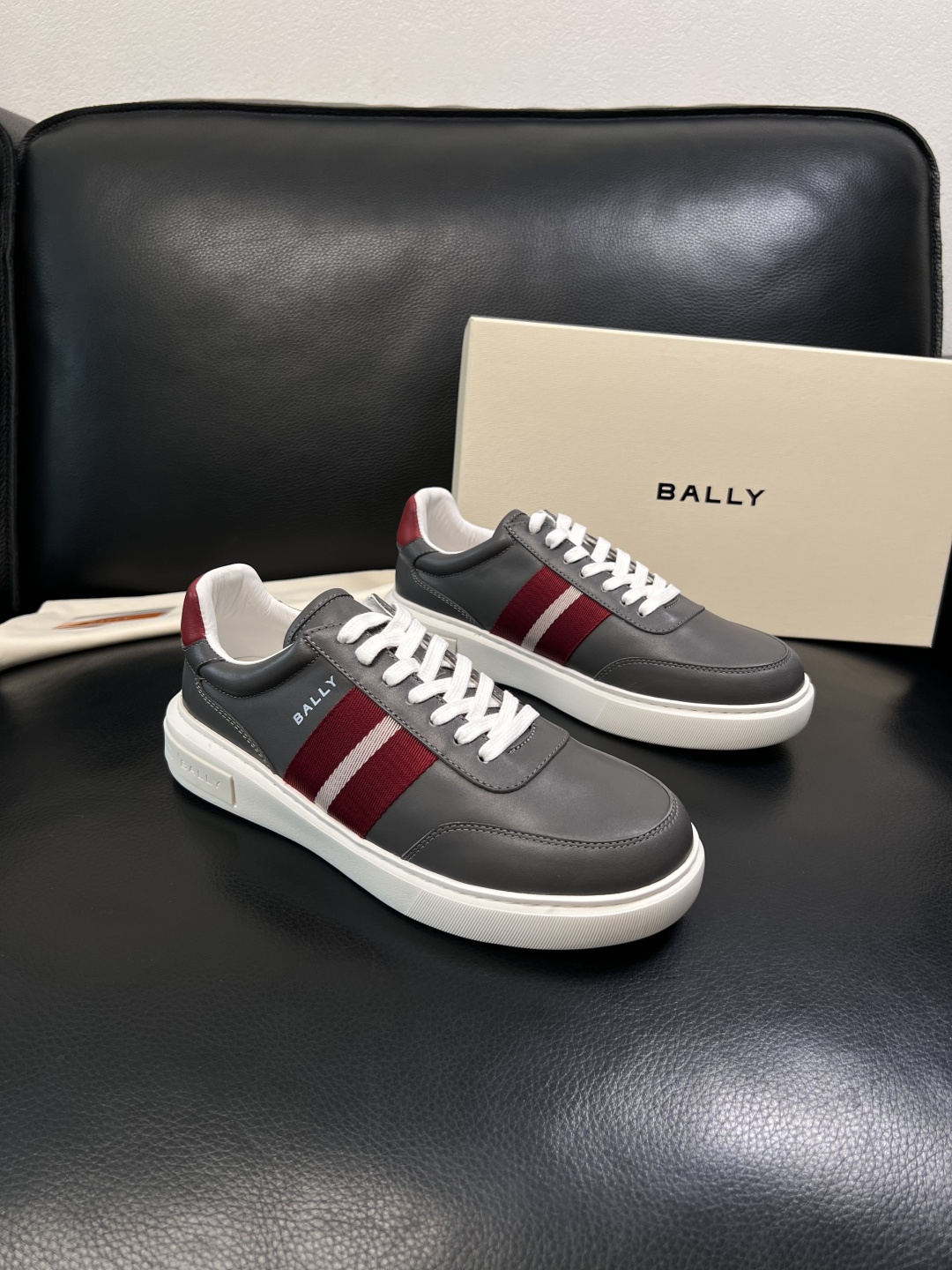BALLY  高品质  顶级工艺品  巴利 专柜同原厂配置 ，鞋面意大利进口牛皮面料，进口水染牛皮里垫 