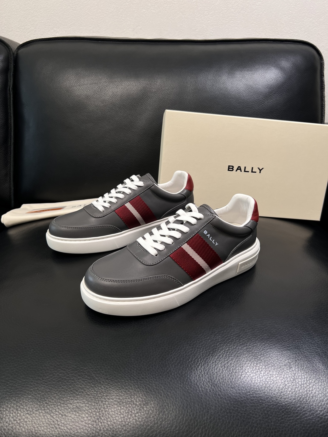 BALLY  高品质  顶级工艺品  巴利 专柜同原厂配置 ，鞋面意大利进口牛皮面料，进口水染牛皮里垫 