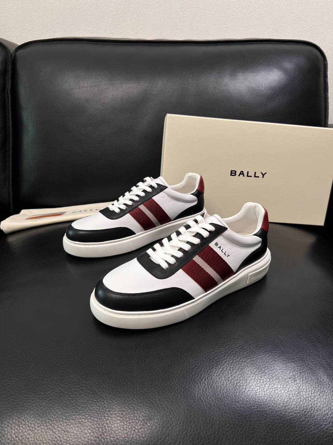 BALLY  高品质  顶级工艺品  巴利 专柜同原厂配置 ，鞋面意大利进口牛皮面料，进口水染牛皮里垫 