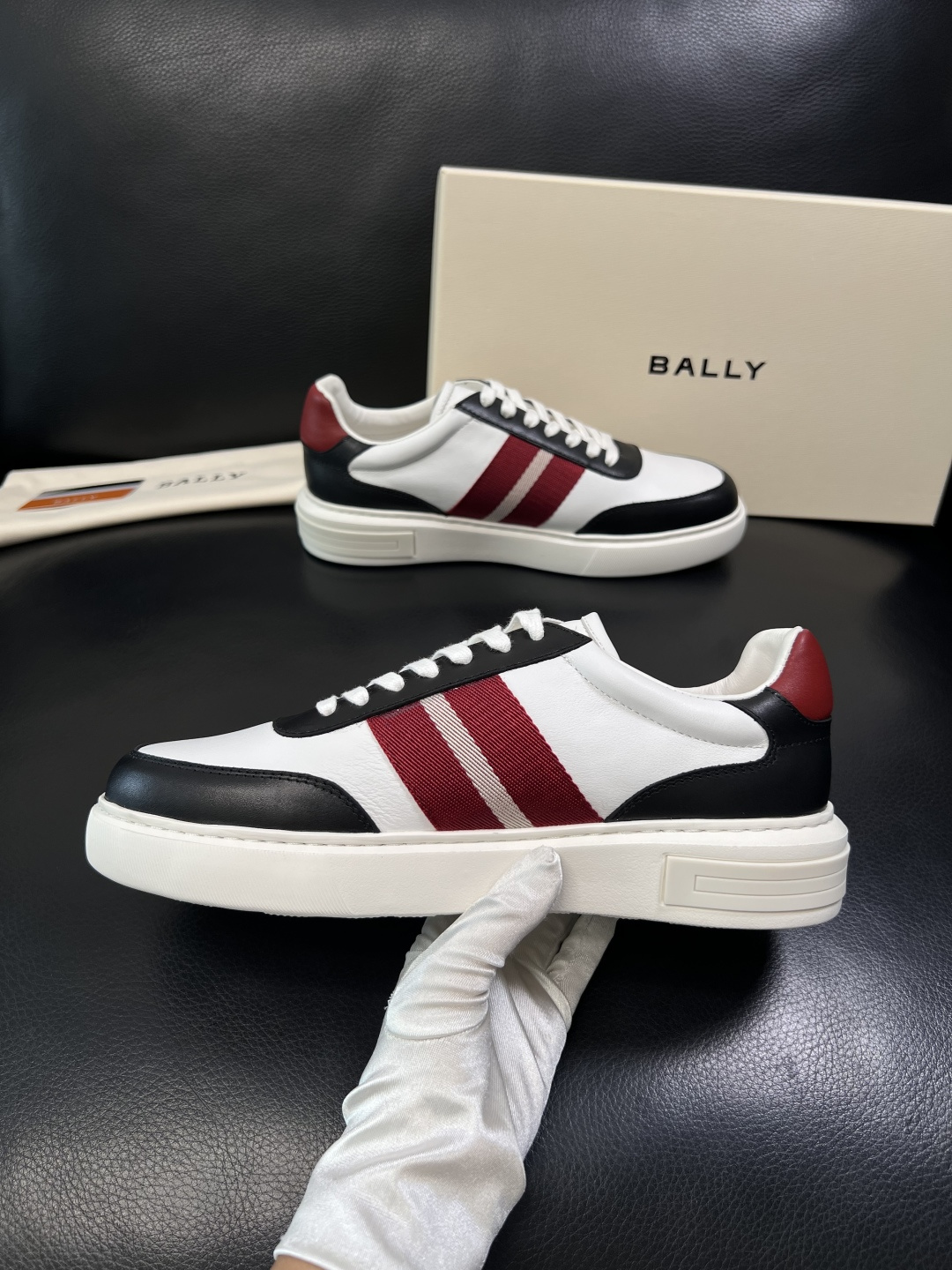 BALLY  高品质  顶级工艺品  巴利 专柜同原厂配置 ，鞋面意大利进口牛皮面料，进口水染牛皮里垫 
