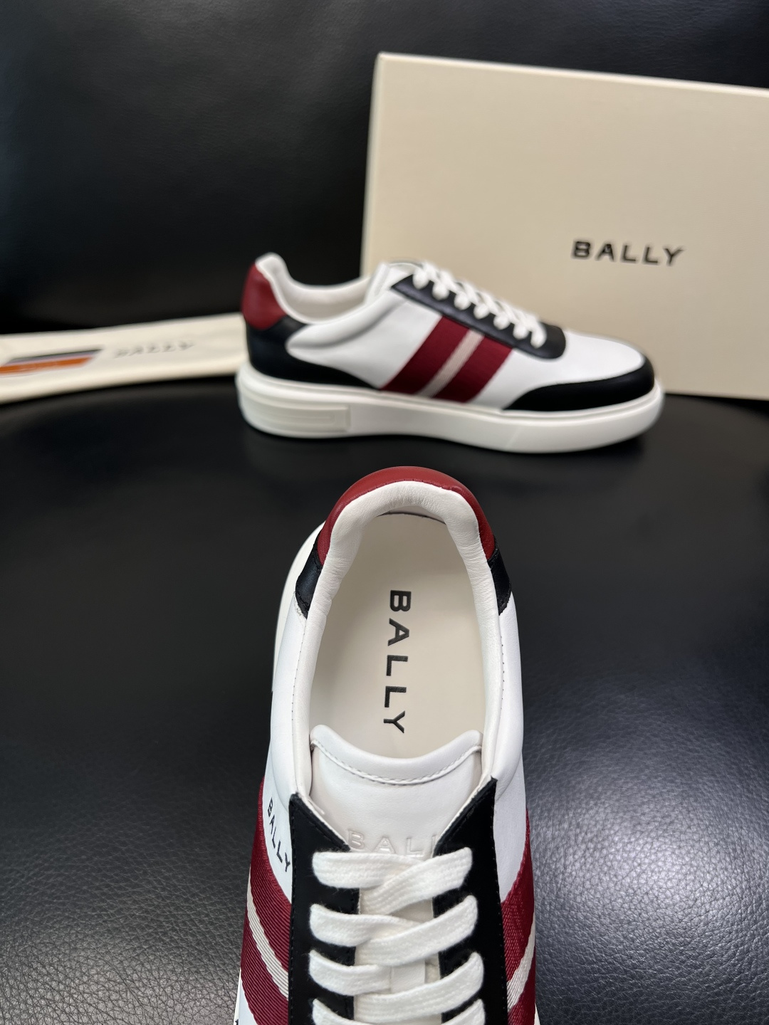 BALLY  高品质  顶级工艺品  巴利 专柜同原厂配置 ，鞋面意大利进口牛皮面料，进口水染牛皮里垫 