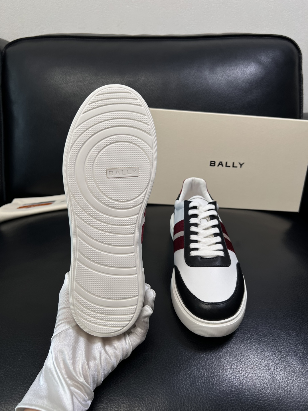 BALLY  高品质  顶级工艺品  巴利 专柜同原厂配置 ，鞋面意大利进口牛皮面料，进口水染牛皮里垫 