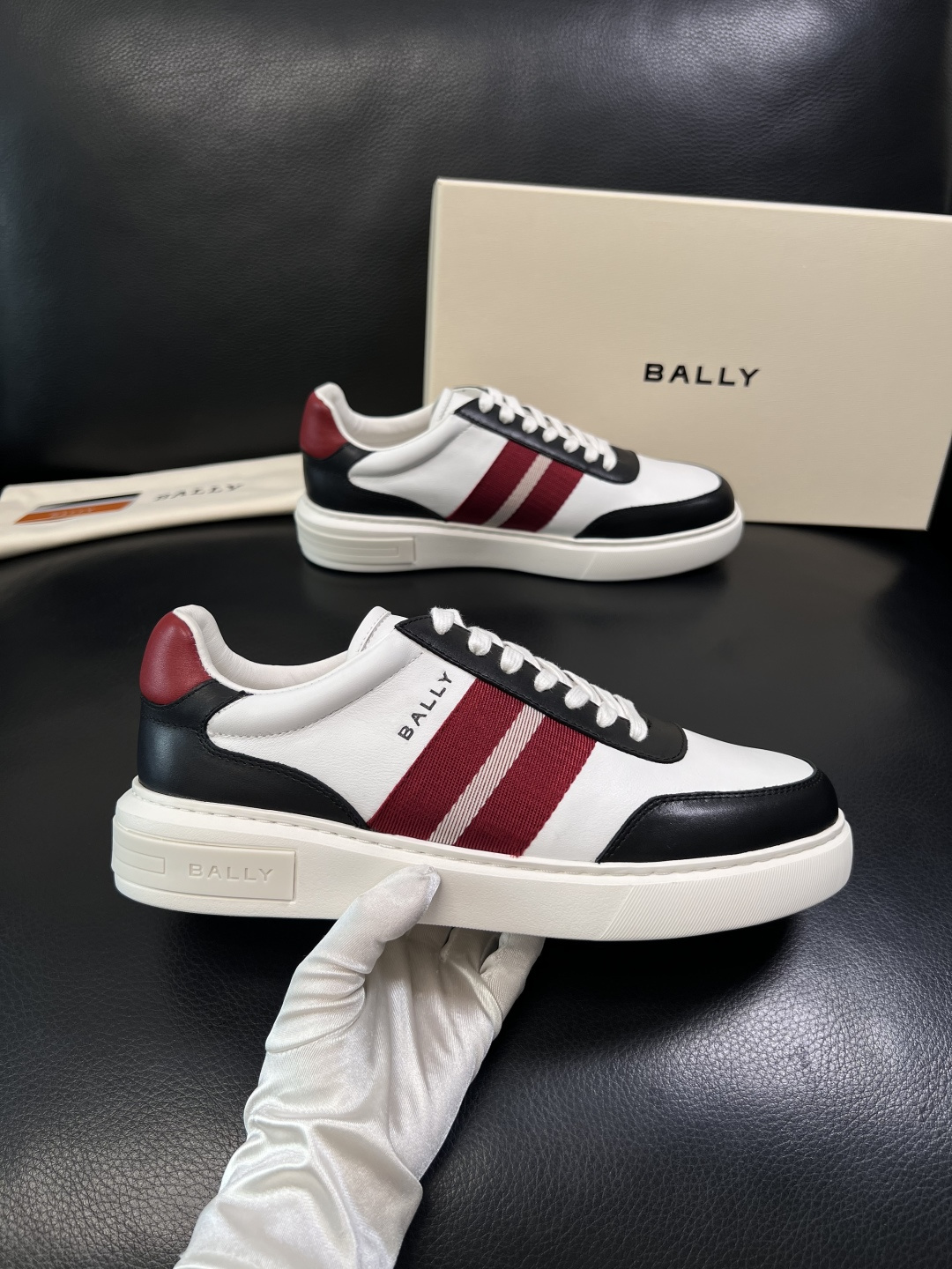 BALLY  高品质  顶级工艺品  巴利 专柜同原厂配置 ，鞋面意大利进口牛皮面料，进口水染牛皮里垫 