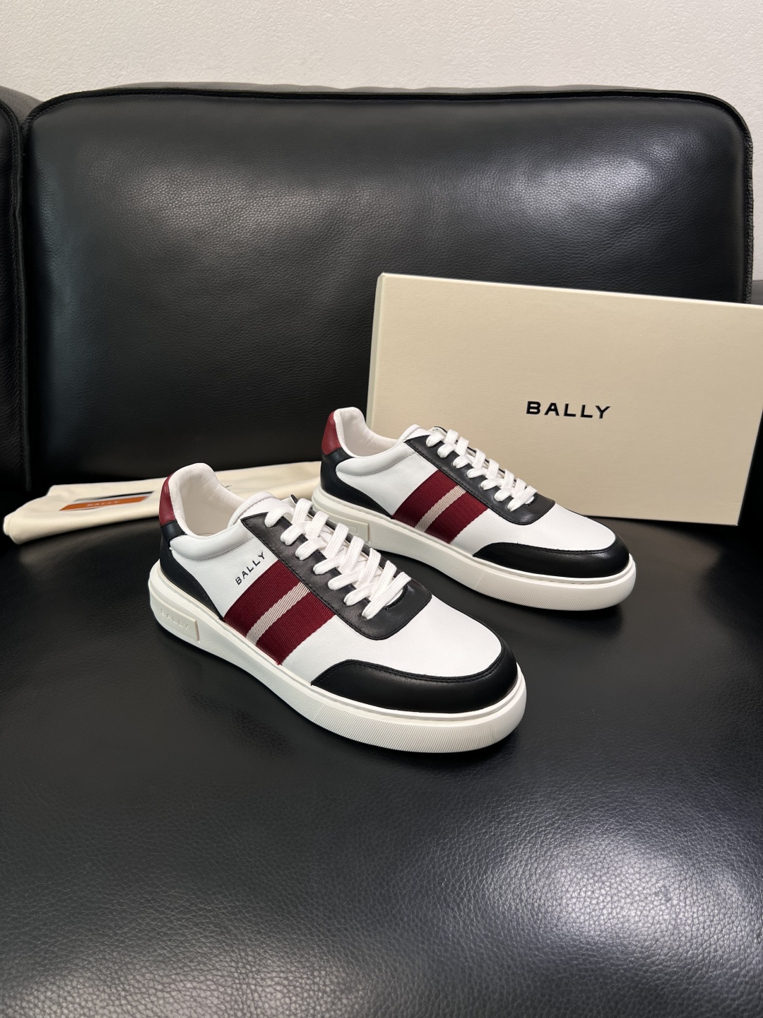 BALLY  高品质  顶级工艺品  巴利 专柜同原厂配置 ，鞋面意大利进口牛皮面料，进口水染牛皮里垫 
