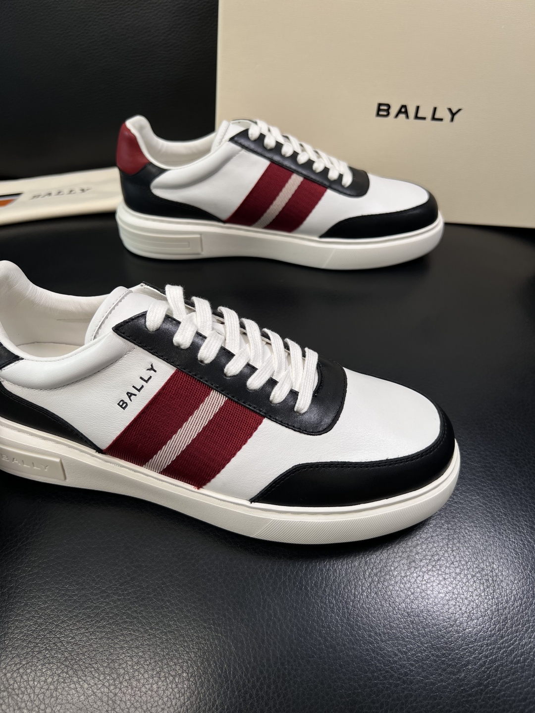 BALLY  高品质  顶级工艺品  巴利 专柜同原厂配置 ，鞋面意大利进口牛皮面料，进口水染牛皮里垫 