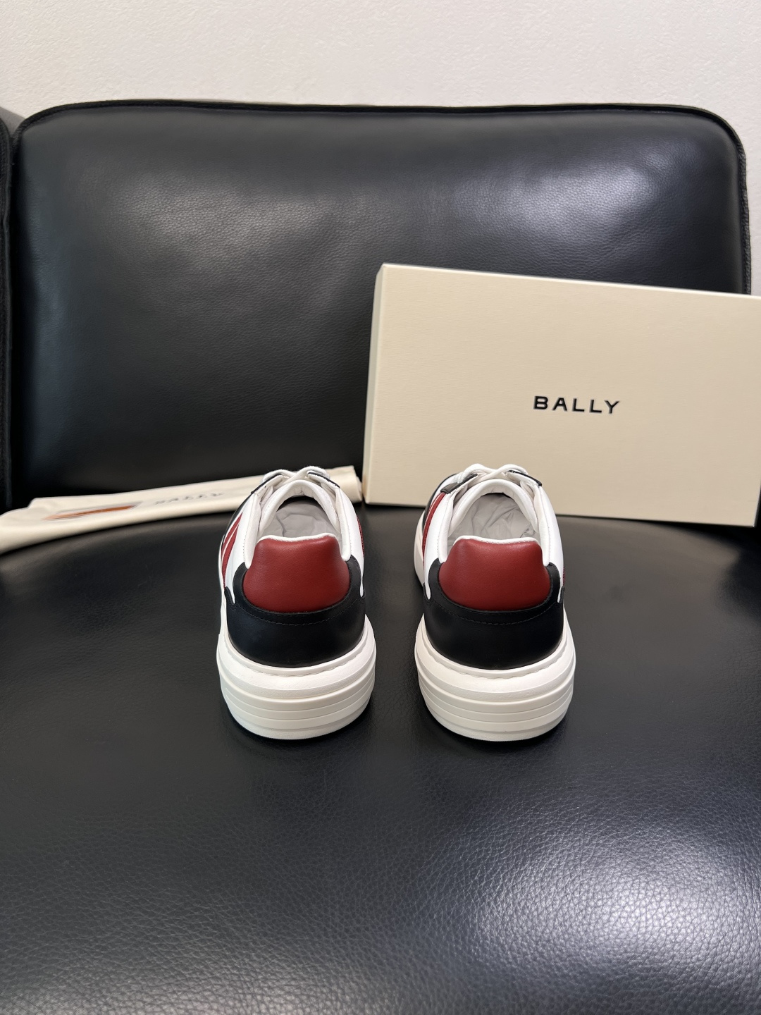 BALLY  高品质  顶级工艺品  巴利 专柜同原厂配置 ，鞋面意大利进口牛皮面料，进口水染牛皮里垫 