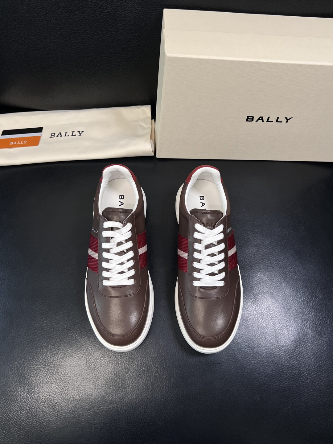 BALLY  高品质  顶级工艺品  巴利 专柜同原厂配置 ，鞋面意大利进口牛皮面料，进口水染牛皮里垫 
