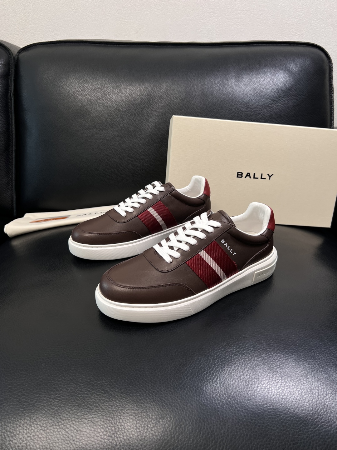 BALLY  高品质  顶级工艺品  巴利 专柜同原厂配置 ，鞋面意大利进口牛皮面料，进口水染牛皮里垫 