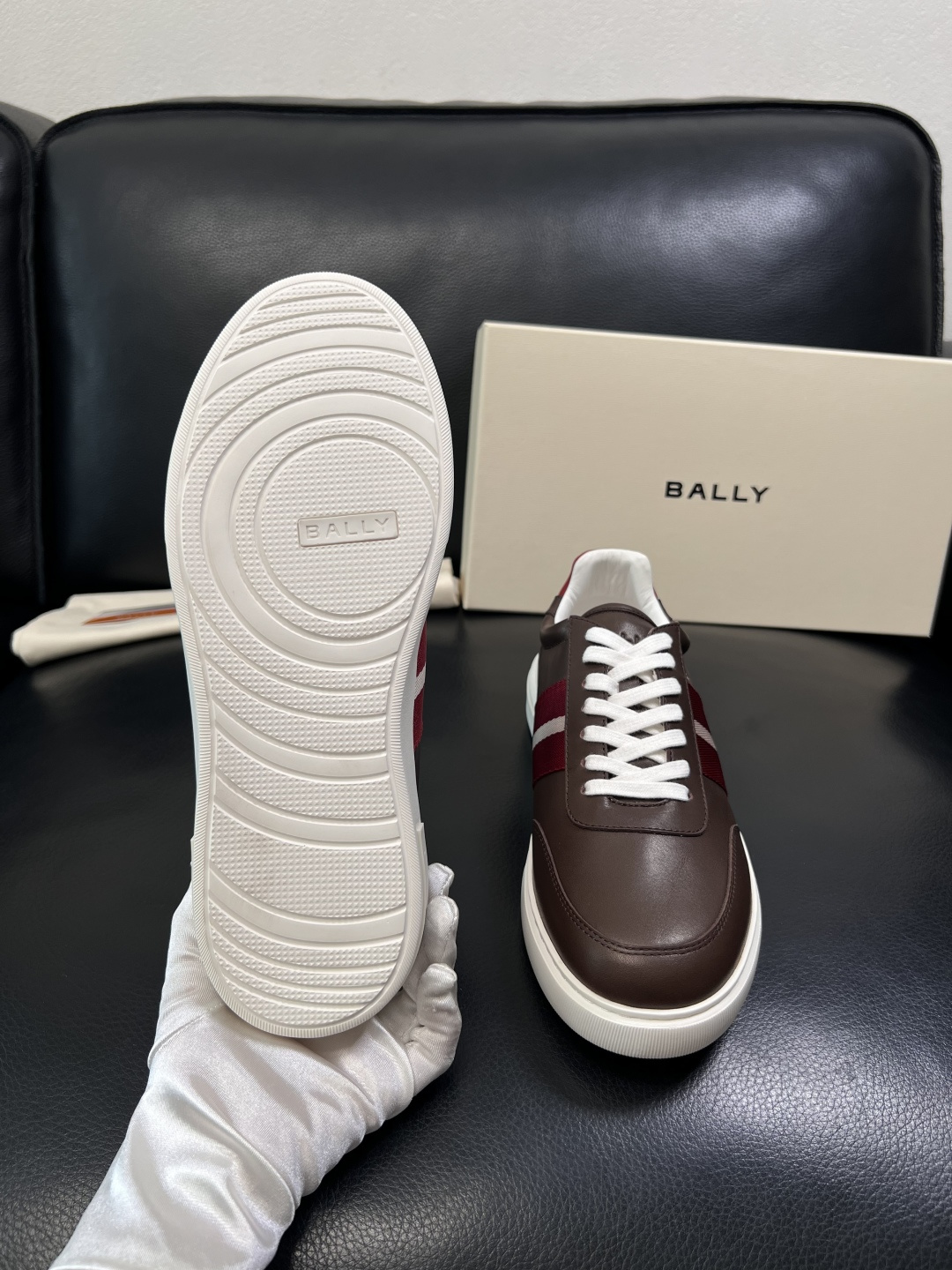 BALLY  高品质  顶级工艺品  巴利 专柜同原厂配置 ，鞋面意大利进口牛皮面料，进口水染牛皮里垫 