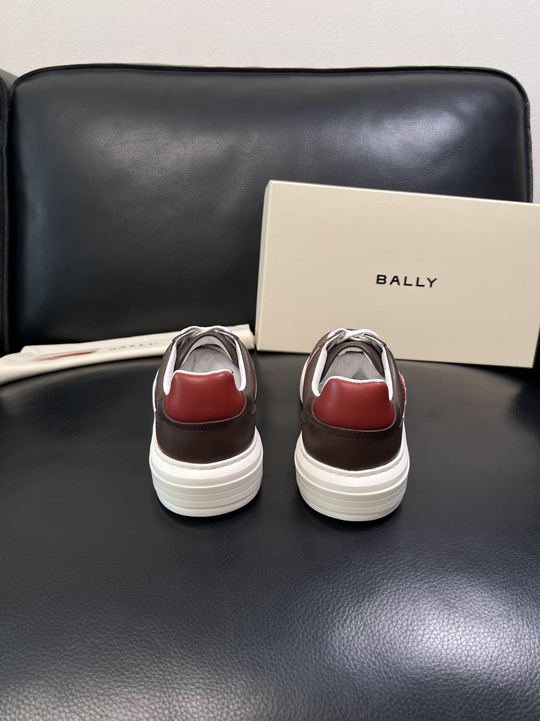 BALLY  高品质  顶级工艺品  巴利 专柜同原厂配置 ，鞋面意大利进口牛皮面料，进口水染牛皮里垫 