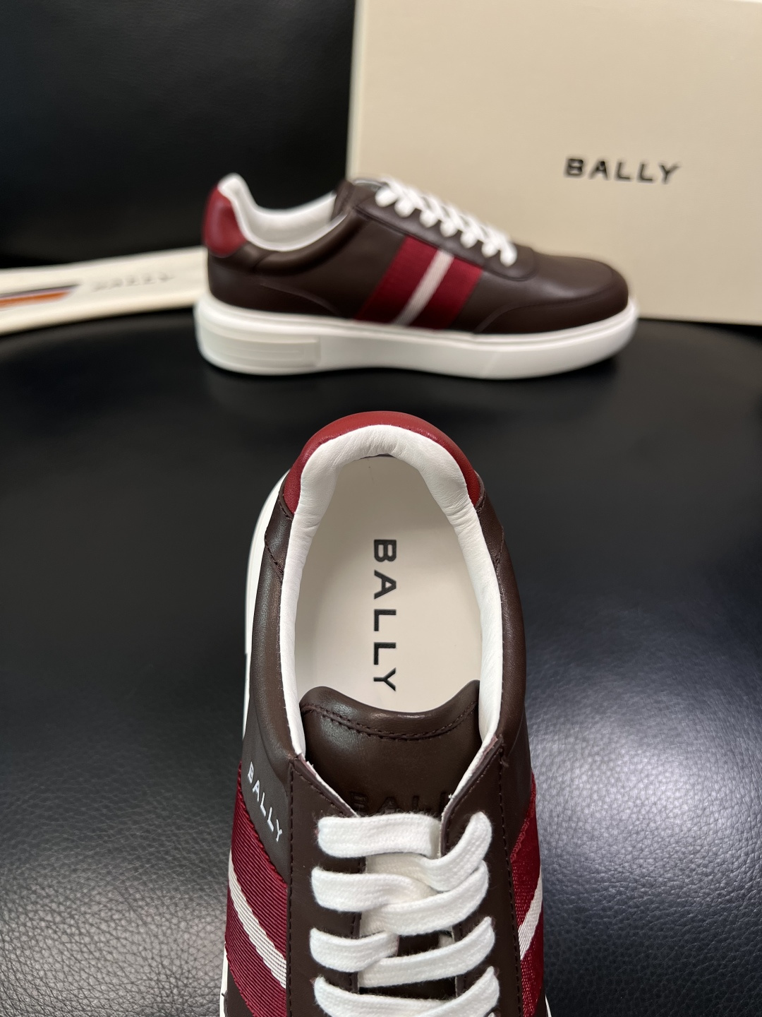BALLY  高品质  顶级工艺品  巴利 专柜同原厂配置 ，鞋面意大利进口牛皮面料，进口水染牛皮里垫 