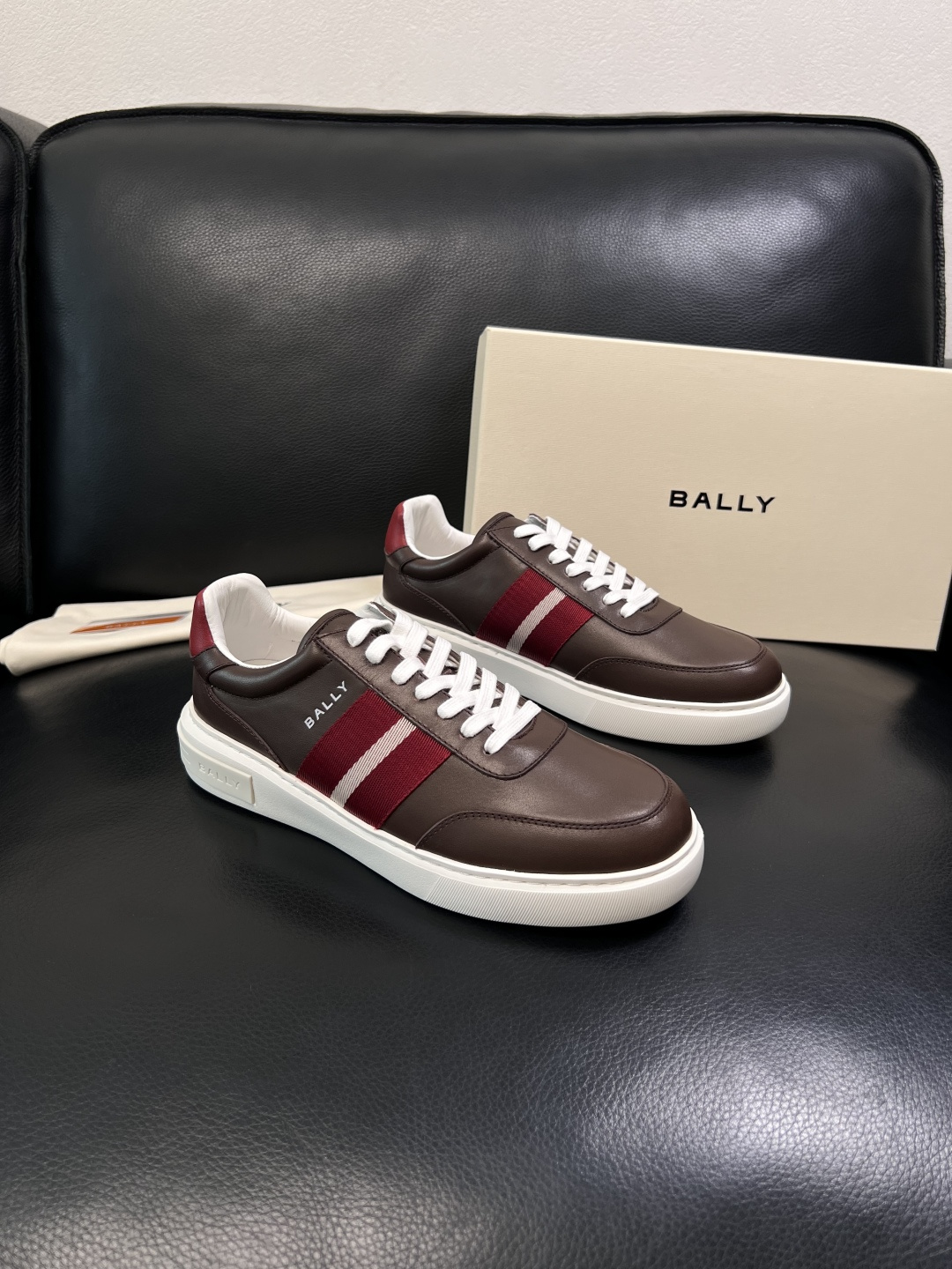 BALLY  高品质  顶级工艺品  巴利 专柜同原厂配置 ，鞋面意大利进口牛皮面料，进口水染牛皮里垫 