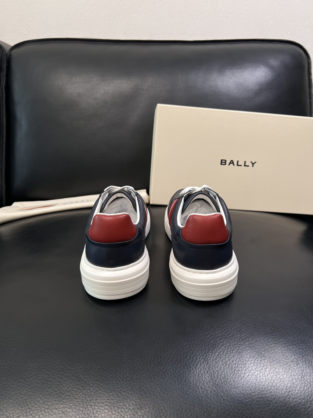 BALLY  高品质  顶级工艺品  巴利 专柜同原厂配置 ，鞋面意大利进口牛皮面料，进口水染牛皮里垫 