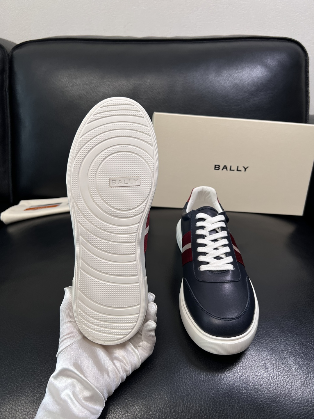 BALLY  高品质  顶级工艺品  巴利 专柜同原厂配置 ，鞋面意大利进口牛皮面料，进口水染牛皮里垫 