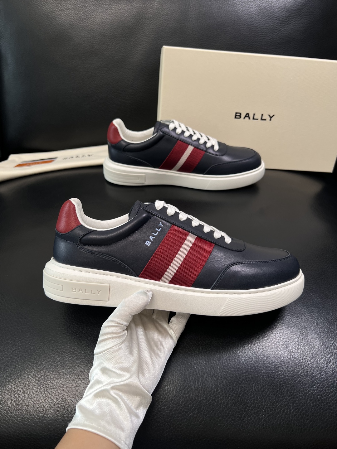 BALLY  高品质  顶级工艺品  巴利 专柜同原厂配置 ，鞋面意大利进口牛皮面料，进口水染牛皮里垫 