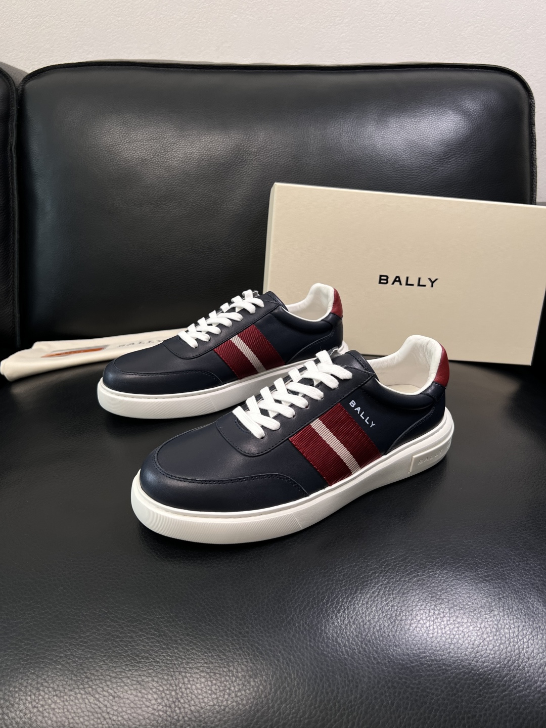 BALLY  高品质  顶级工艺品  巴利 专柜同原厂配置 ，鞋面意大利进口牛皮面料，进口水染牛皮里垫 