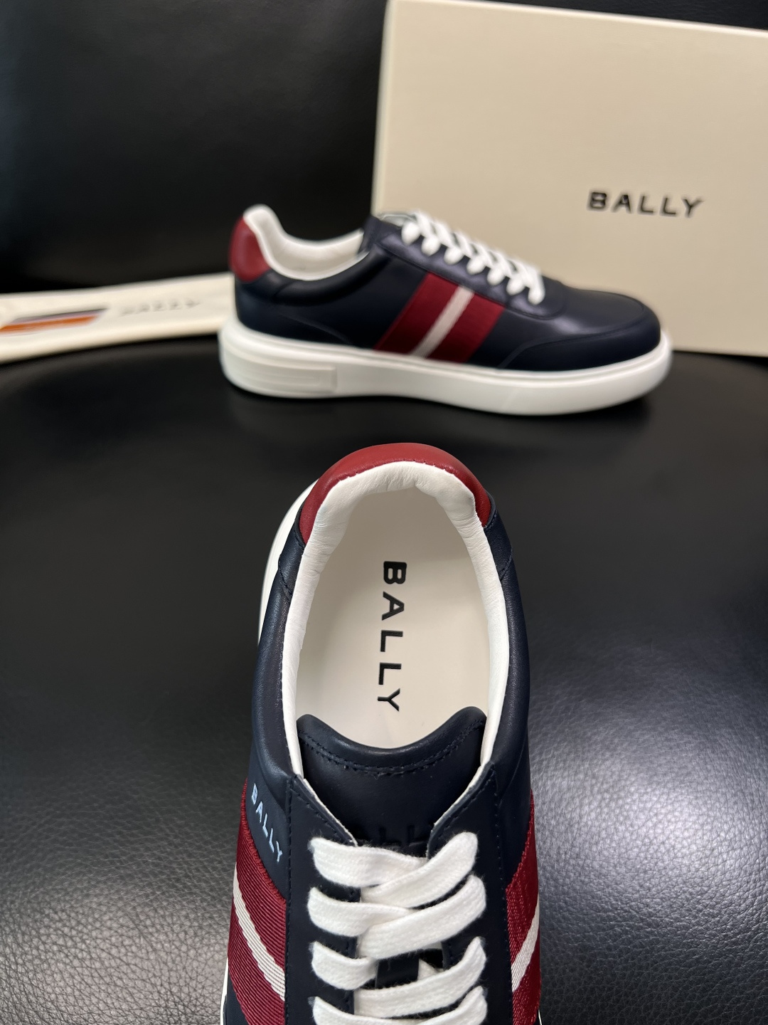 BALLY  高品质  顶级工艺品  巴利 专柜同原厂配置 ，鞋面意大利进口牛皮面料，进口水染牛皮里垫 