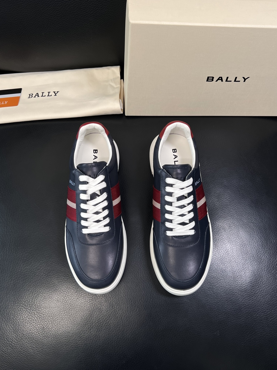 BALLY  高品质  顶级工艺品  巴利 专柜同原厂配置 ，鞋面意大利进口牛皮面料，进口水染牛皮里垫 