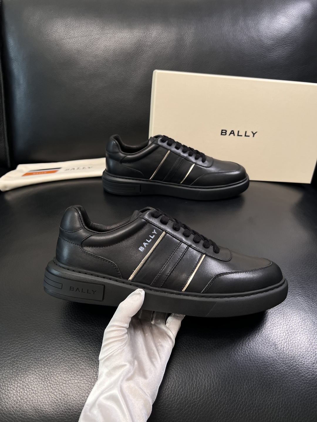 BALLY  高品质  顶级工艺品  巴利 专柜同原厂配置 ，鞋面意大利进口牛皮面料，进口水染牛皮里垫 
