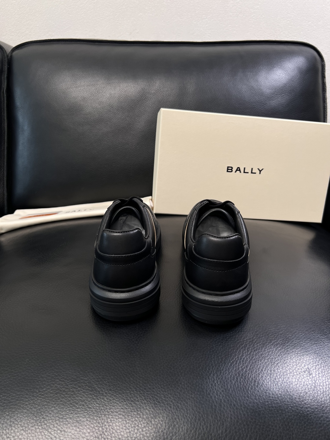BALLY  高品质  顶级工艺品  巴利 专柜同原厂配置 ，鞋面意大利进口牛皮面料，进口水染牛皮里垫 