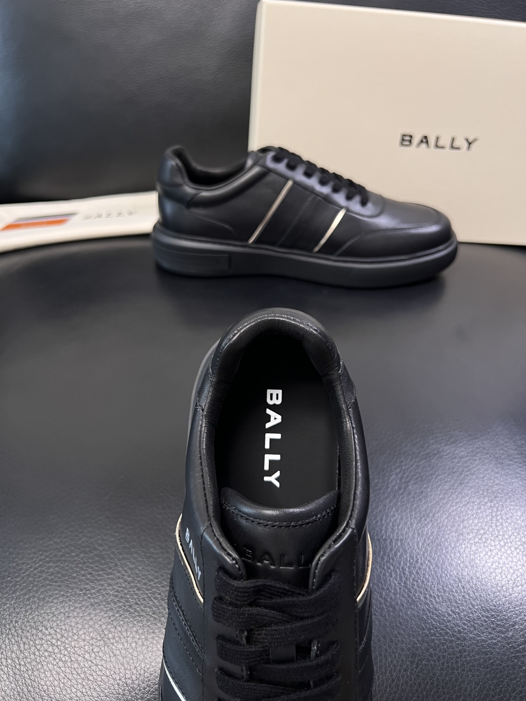 BALLY  高品质  顶级工艺品  巴利 专柜同原厂配置 ，鞋面意大利进口牛皮面料，进口水染牛皮里垫 
